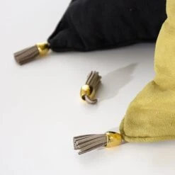 POMPONS S X 3 NYLON/POLYU TAUPE